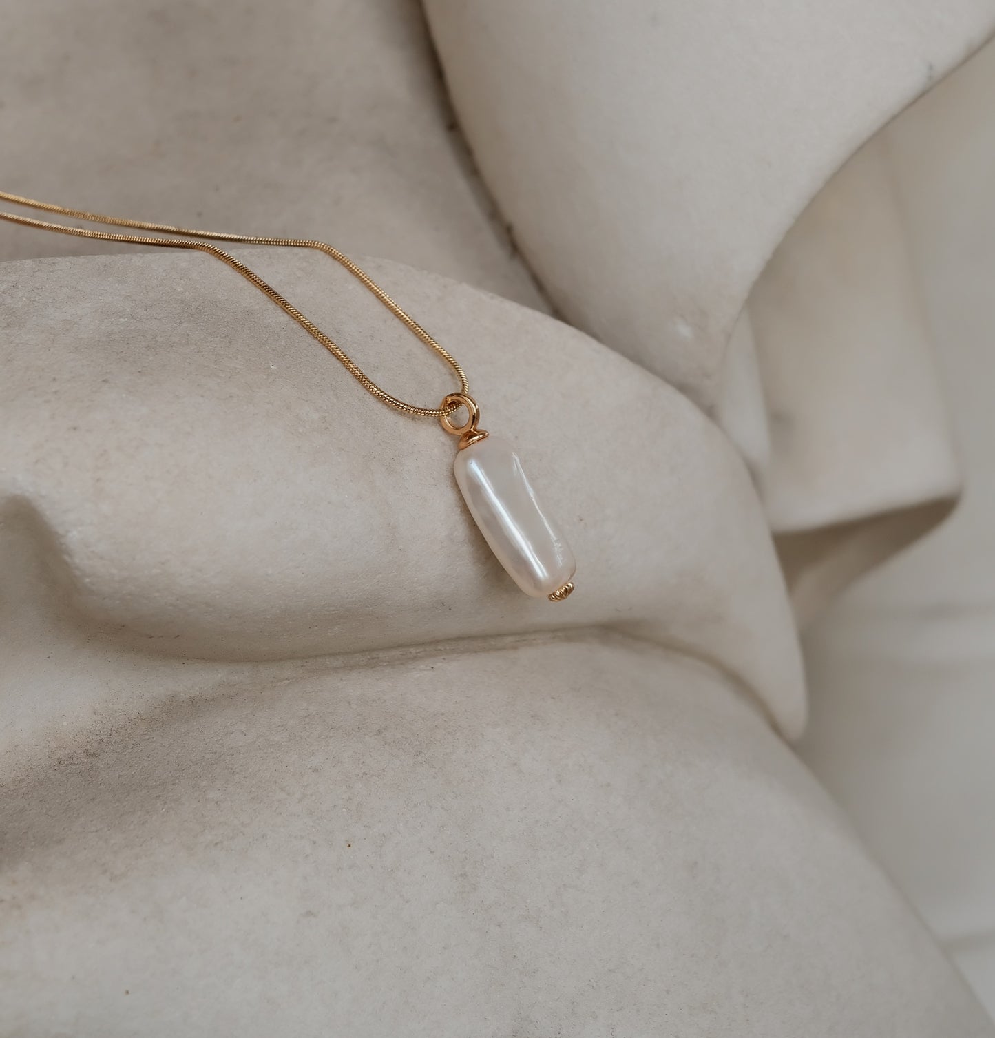 Flat-Shaped Keshi Baroque Pearl Pendant with Snake Chain